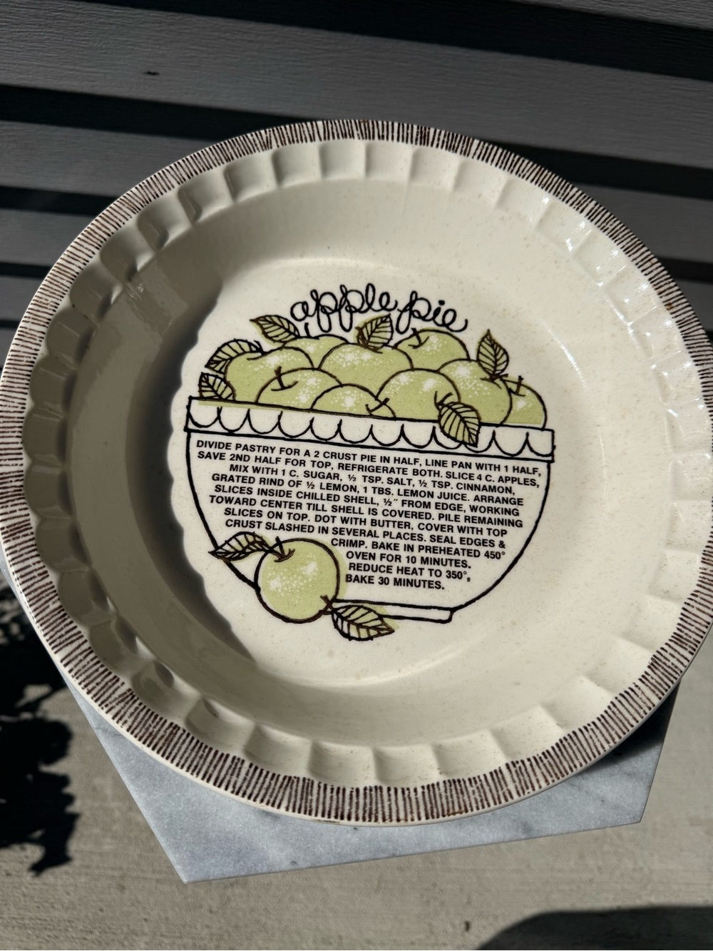 Vintage Royal China Jeannette Apple Pie Ceramic Baking Dish, 11 inch